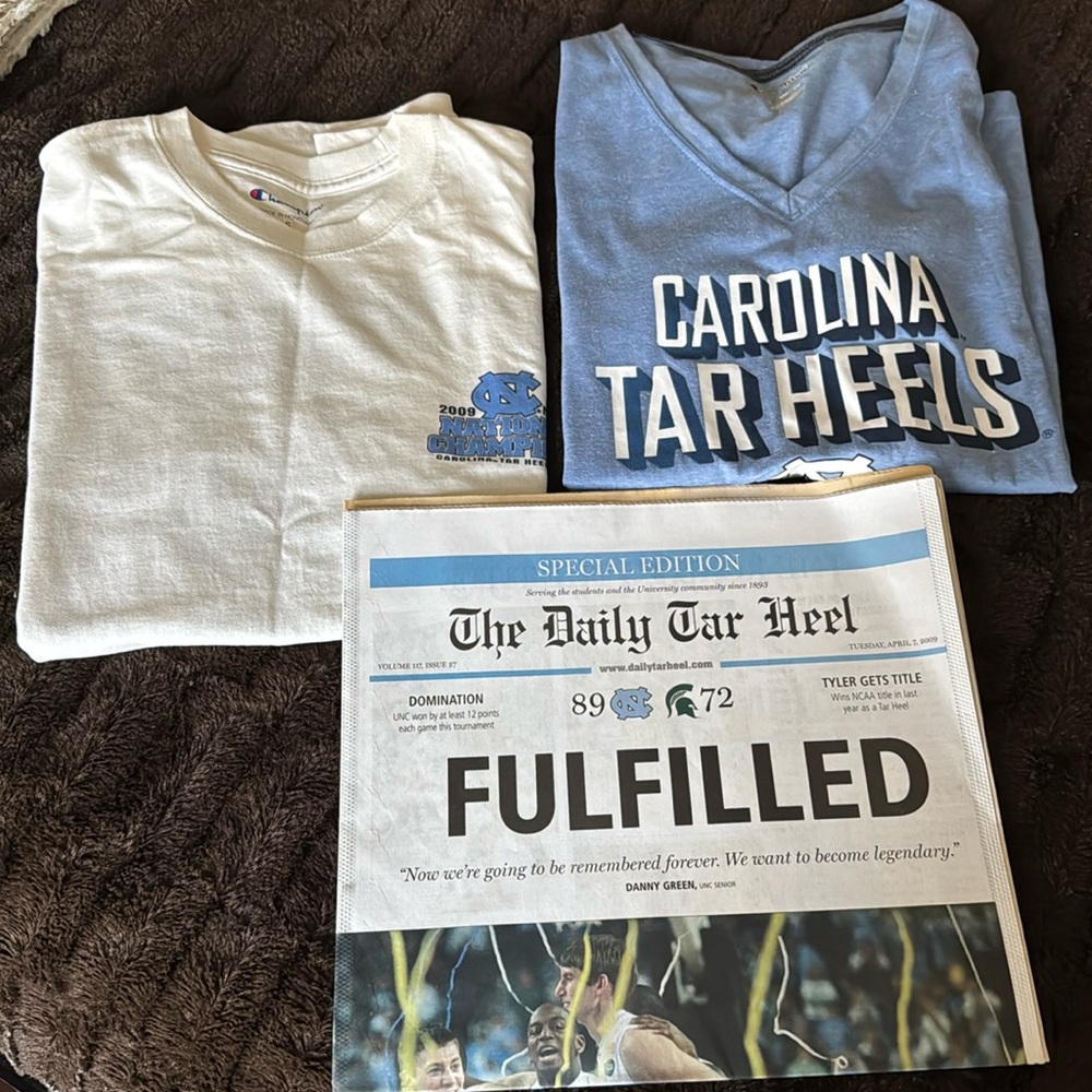 NWT Bundle RARE Championship 2009 Daily Heel & Women’s 2009 T & VNeck T Small